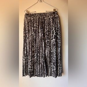 Leopard midi skirt!